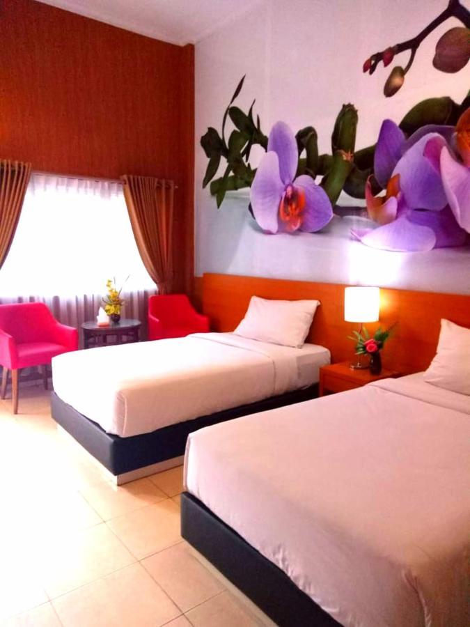 Hotel Kencana Rembang Экстерьер фото